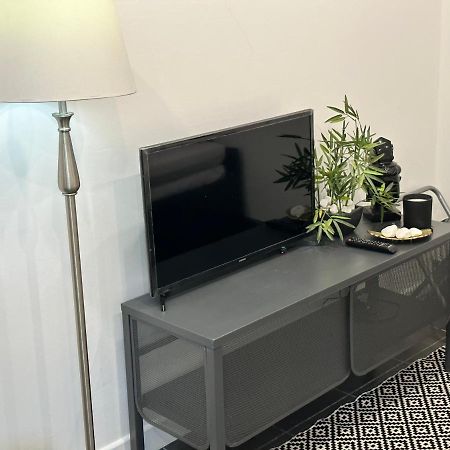 Modern Flat In Central Egham By Windsor Castle, Staines-Upon-Thames And Heathrow Airport Dış mekan fotoğraf
