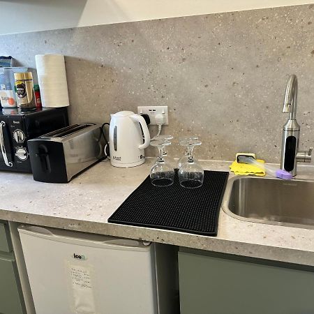 Modern Flat In Central Egham By Windsor Castle, Staines-Upon-Thames And Heathrow Airport Dış mekan fotoğraf