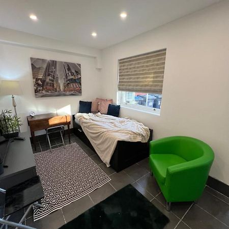 Modern Flat In Central Egham By Windsor Castle, Staines-Upon-Thames And Heathrow Airport Dış mekan fotoğraf