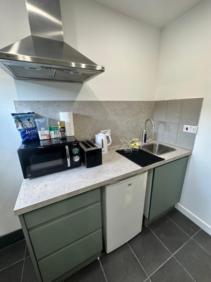 Modern Flat In Central Egham By Windsor Castle, Staines-Upon-Thames And Heathrow Airport Dış mekan fotoğraf