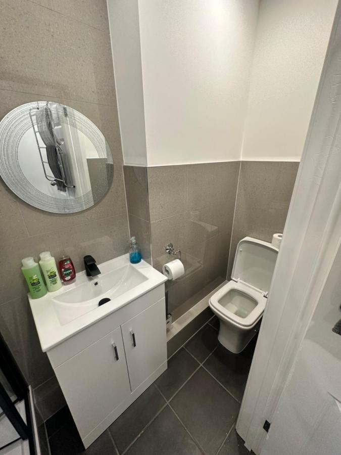 Modern Flat In Central Egham By Windsor Castle, Staines-Upon-Thames And Heathrow Airport Dış mekan fotoğraf