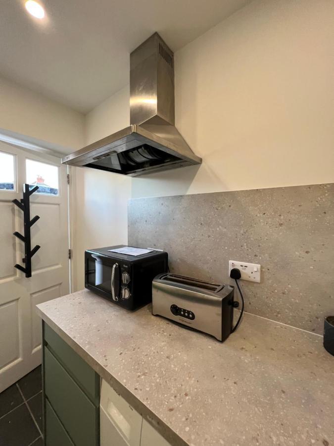 Modern Flat In Central Egham By Windsor Castle, Staines-Upon-Thames And Heathrow Airport Dış mekan fotoğraf
