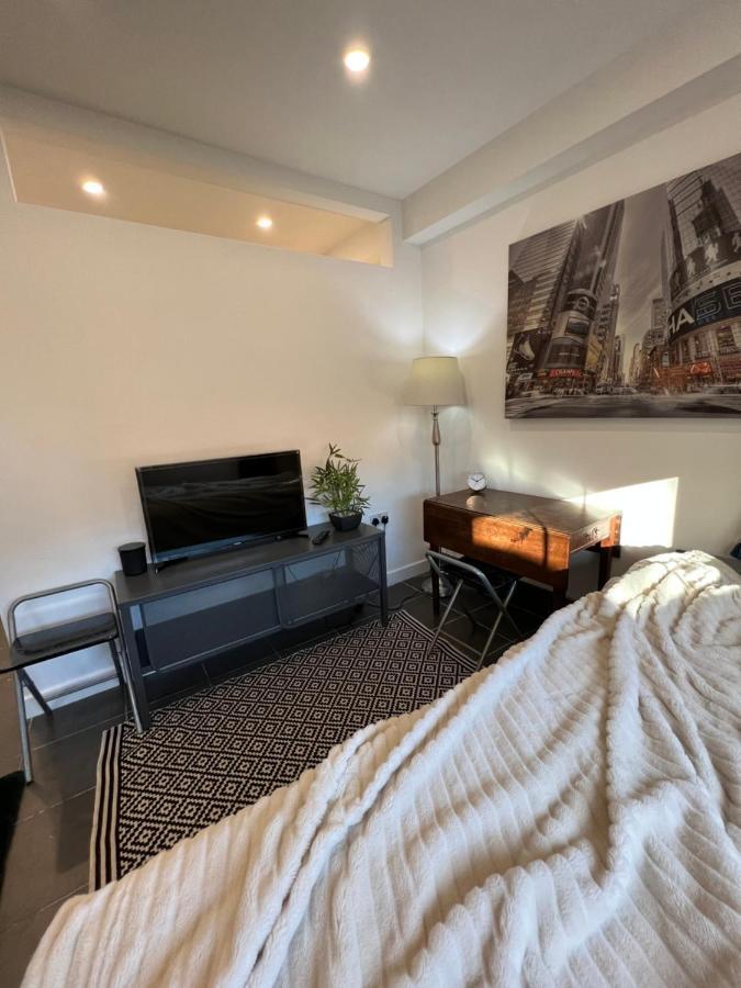 Modern Flat In Central Egham By Windsor Castle, Staines-Upon-Thames And Heathrow Airport Dış mekan fotoğraf