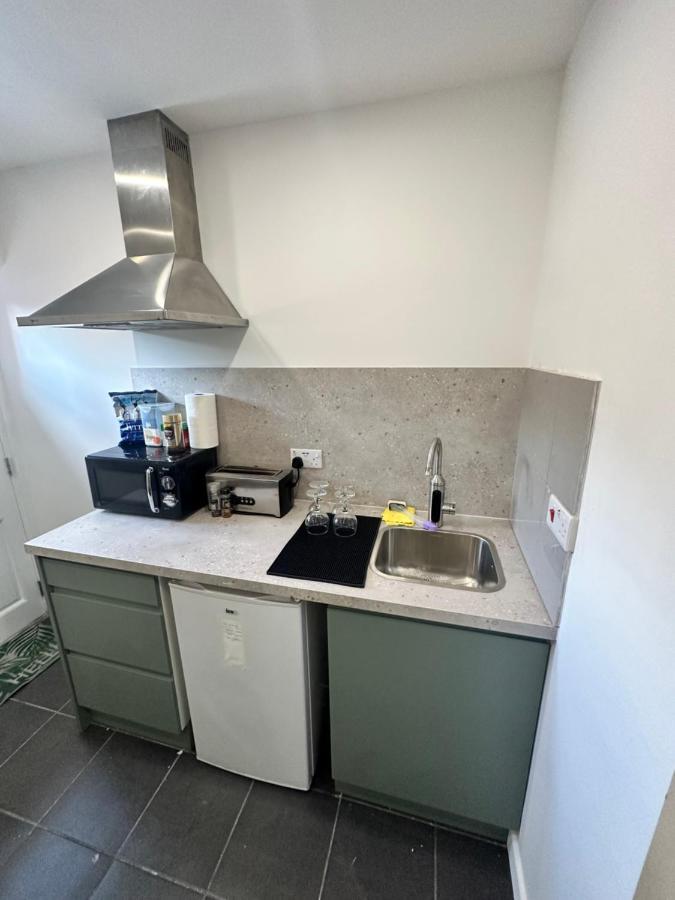 Modern Flat In Central Egham By Windsor Castle, Staines-Upon-Thames And Heathrow Airport Dış mekan fotoğraf