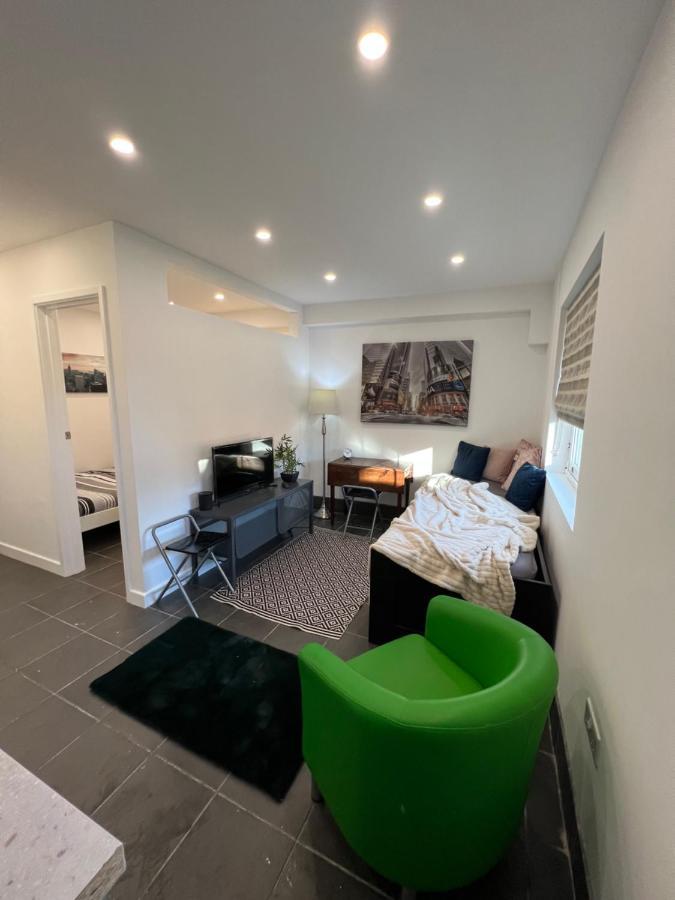 Modern Flat In Central Egham By Windsor Castle, Staines-Upon-Thames And Heathrow Airport Dış mekan fotoğraf