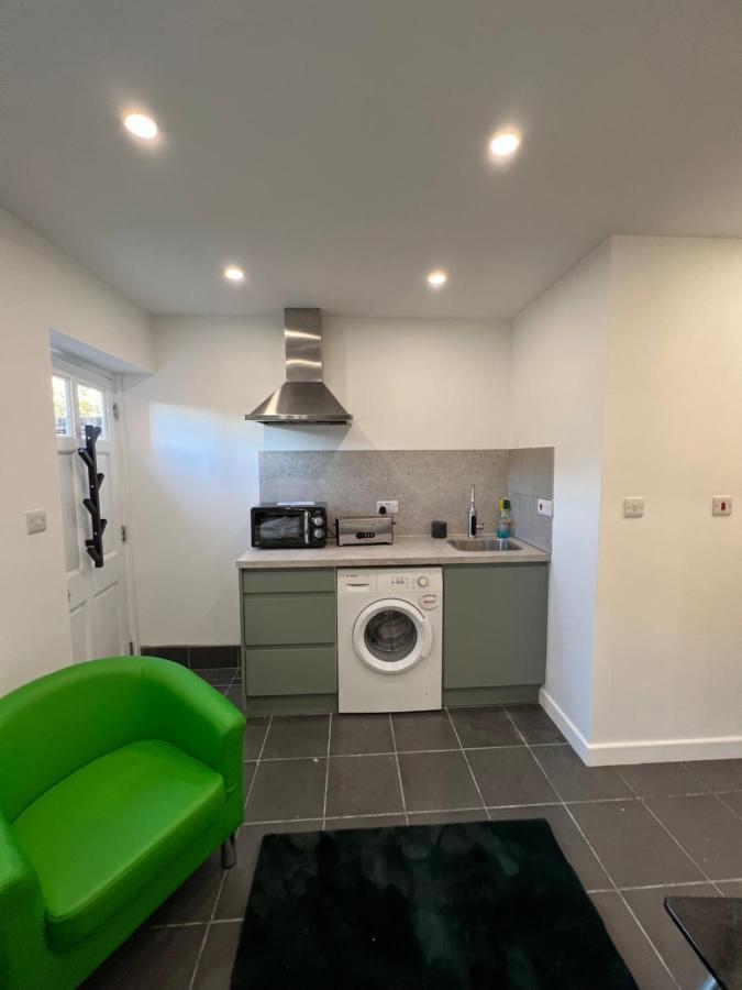 Modern Flat In Central Egham By Windsor Castle, Staines-Upon-Thames And Heathrow Airport Dış mekan fotoğraf