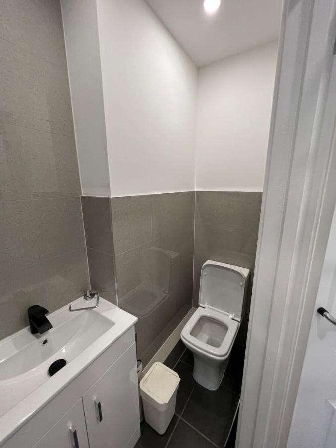 Modern Flat In Central Egham By Windsor Castle, Staines-Upon-Thames And Heathrow Airport Dış mekan fotoğraf