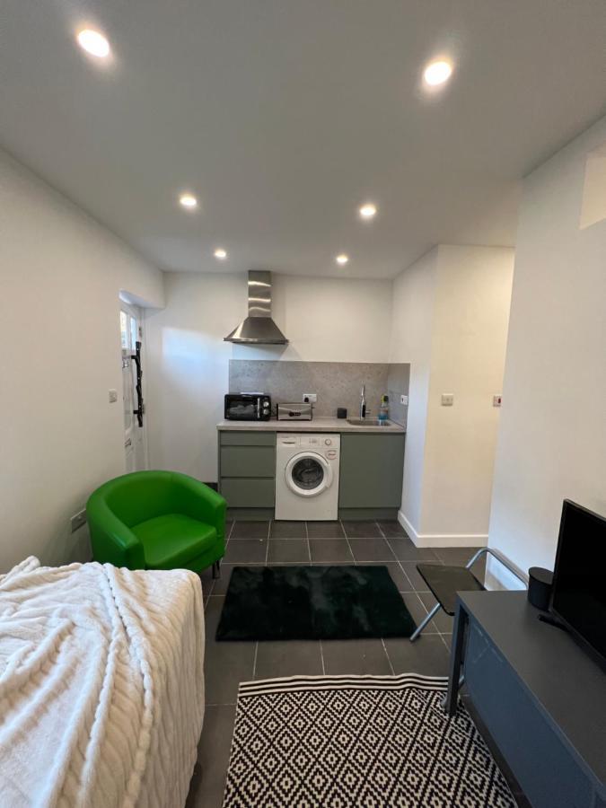 Modern Flat In Central Egham By Windsor Castle, Staines-Upon-Thames And Heathrow Airport Dış mekan fotoğraf