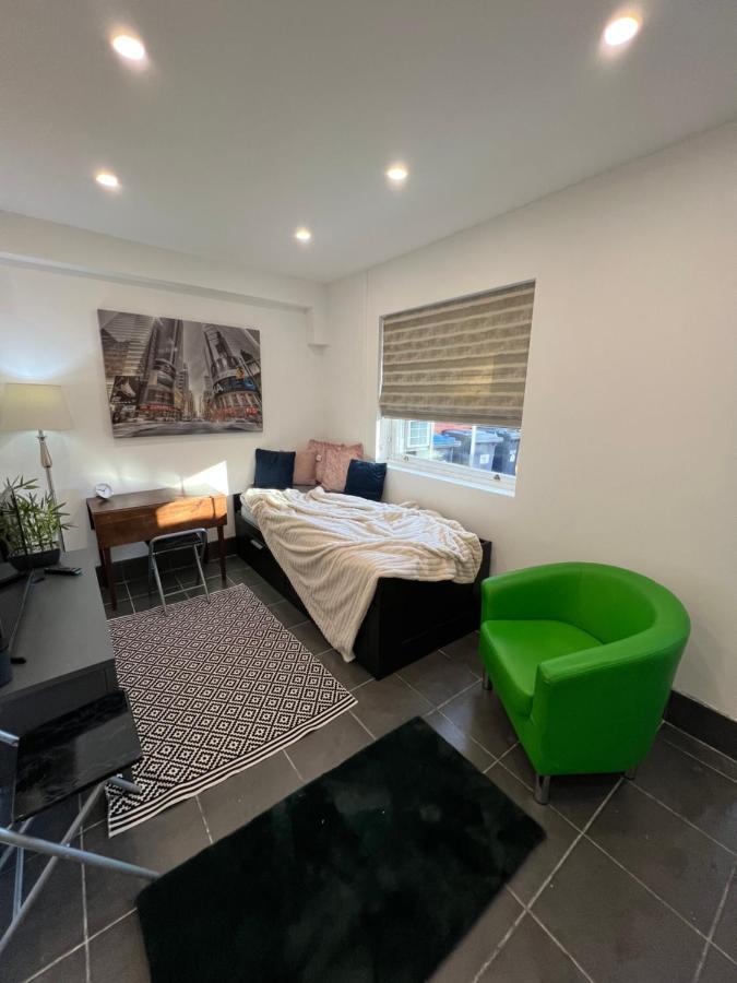 Modern Flat In Central Egham By Windsor Castle, Staines-Upon-Thames And Heathrow Airport Dış mekan fotoğraf